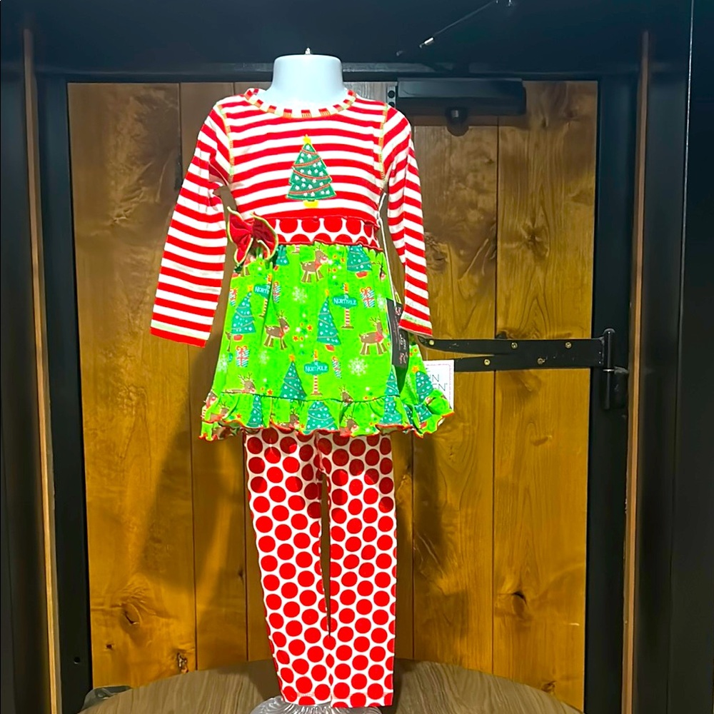 NWT Ann Loren Festive Red and Green Holiday Set Size 2-3T